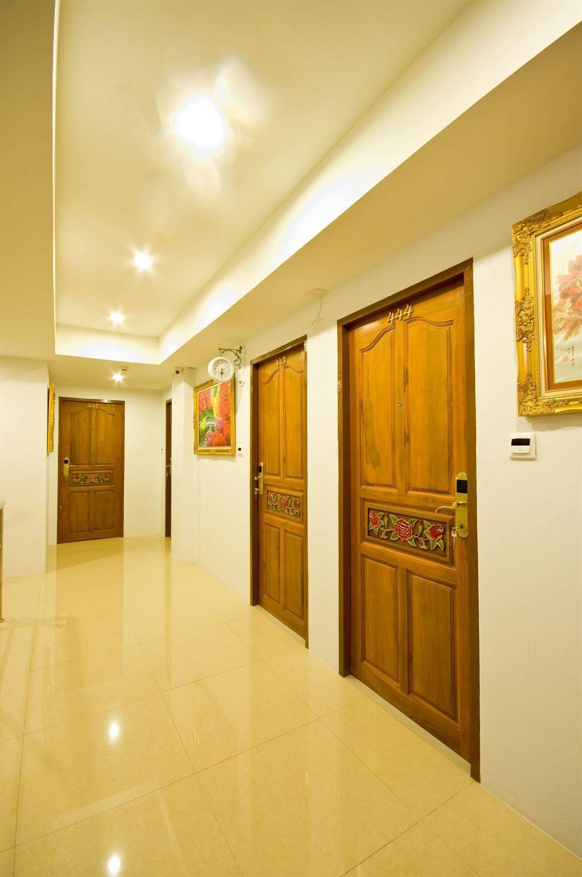 Richly Villa Банкок Екстериор снимка
